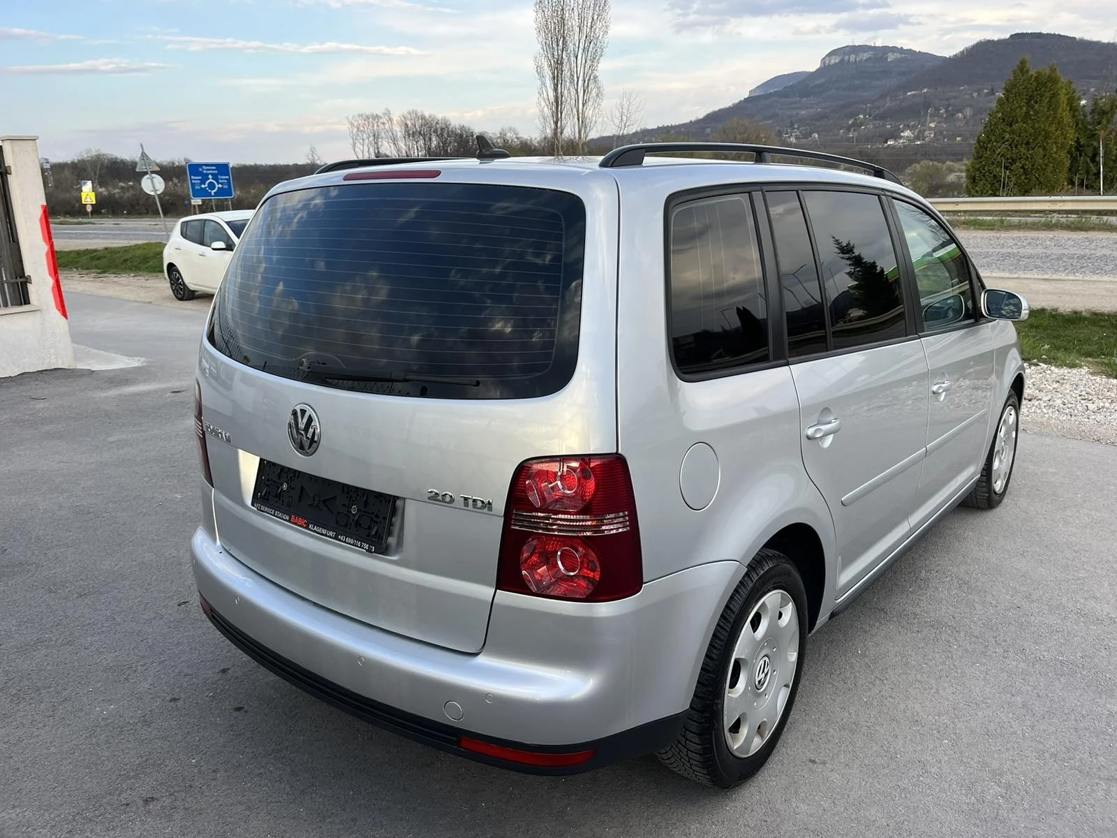 VW Touran FACE 2.0TDI 140кс 6 СКОРОСТИ КСЕНОН АВТОПИЛОТ - изображение 4