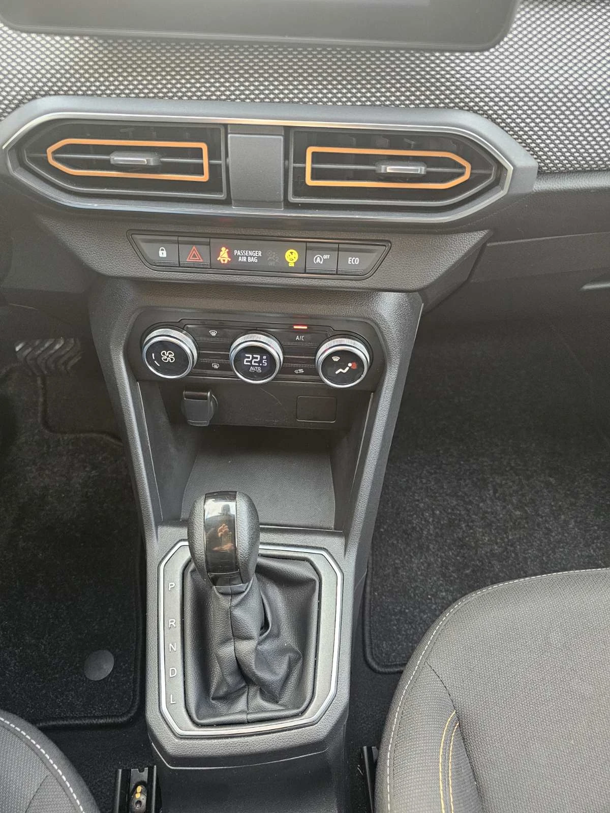 Dacia Sandero 1.0 TCe 90 Stop&Start EDC - изображение 9