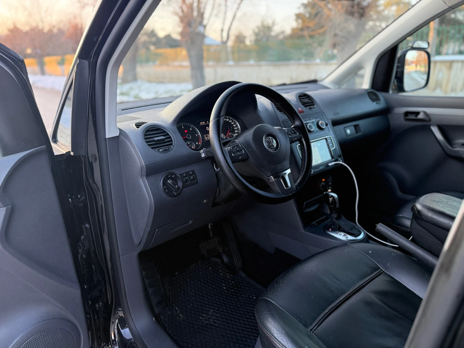 VW Caddy * 2.0tdi * 140�.� * ���� * Navi | Mobile.bg � ����������� 5