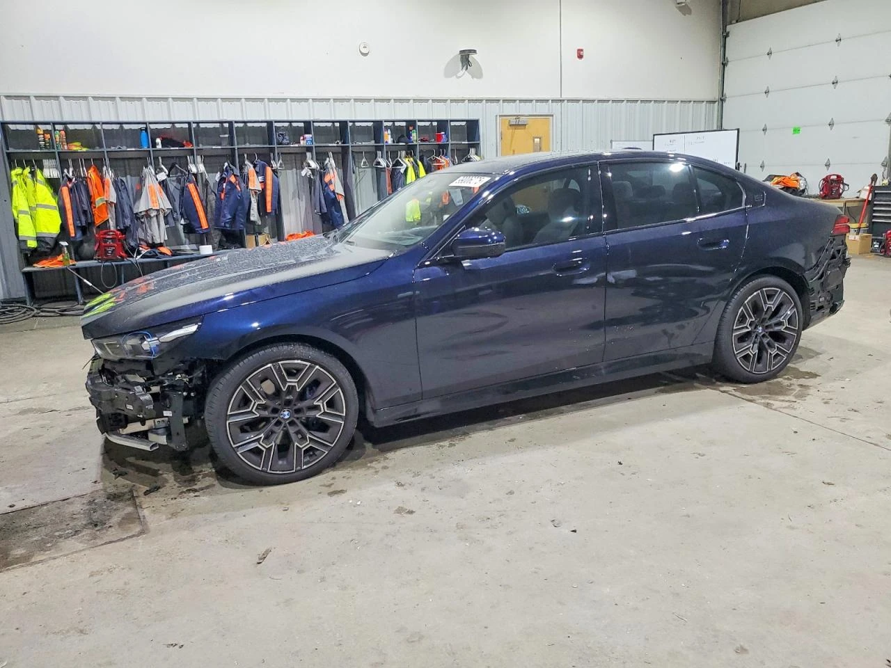 BMW 530 XI / M-PACK / ICONIC GLOW / 