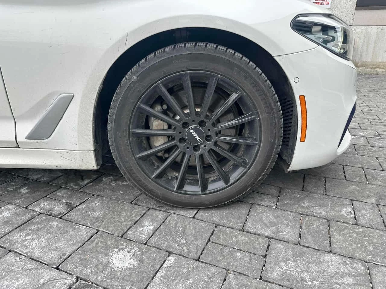 BMW 530 * xDrive * М ПАКЕТ * ПОДГРЕВ * КАМЕРА * CARPLAY, снимка 7 - Автомобили и джипове - 53965841