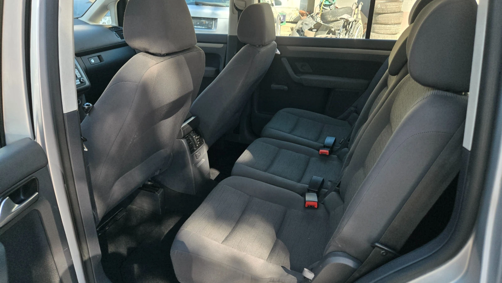 VW Touran Отличен, снимка 12 - Автомобили и джипове - 54115634