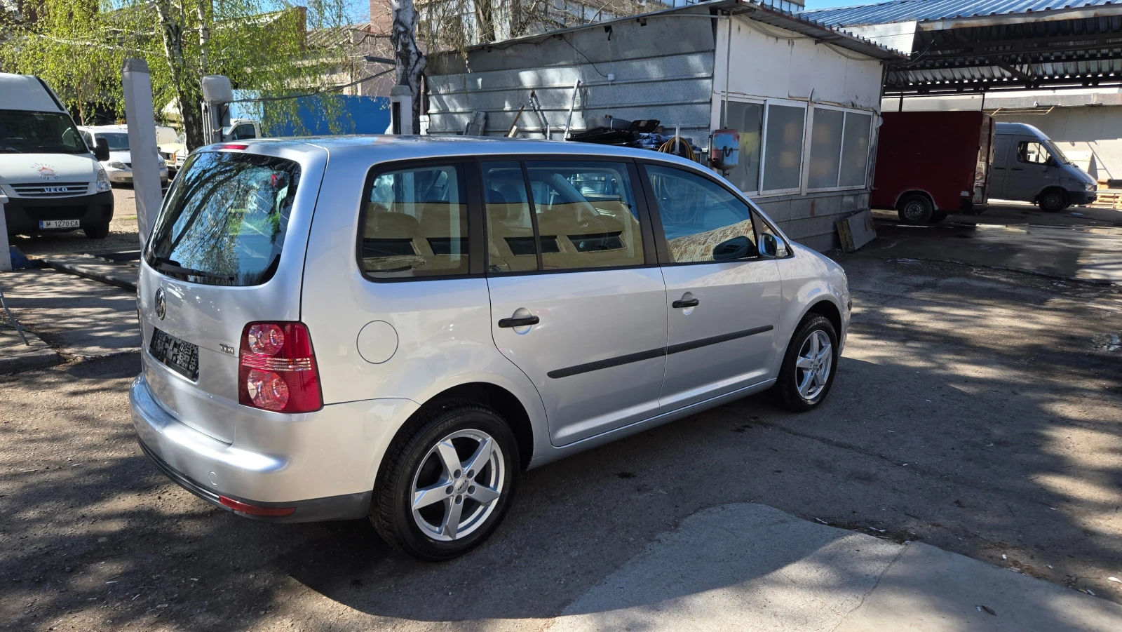 VW Touran Отличен, снимка 4 - Автомобили и джипове - 54115634
