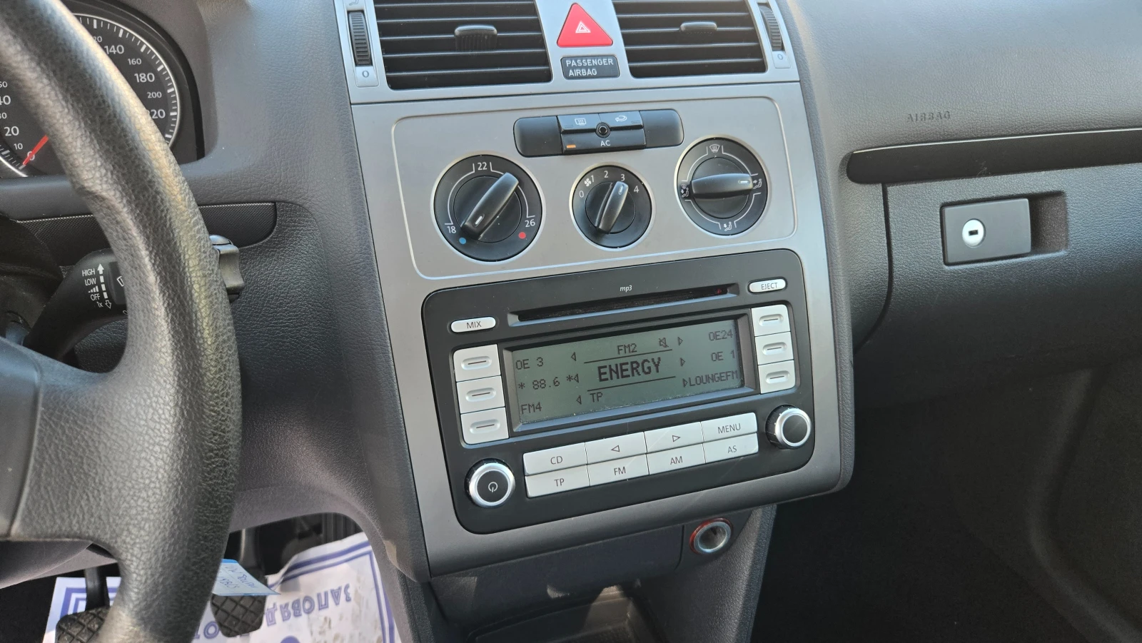 VW Touran Отличен, снимка 11 - Автомобили и джипове - 54115634