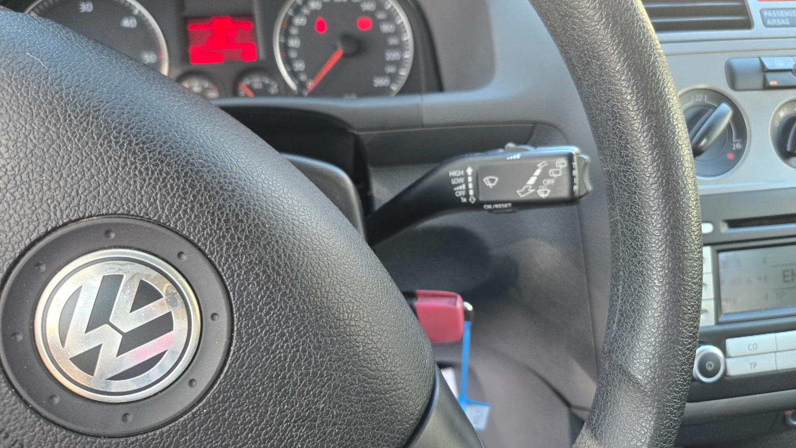 VW Touran Отличен, снимка 10 - Автомобили и джипове - 54115634