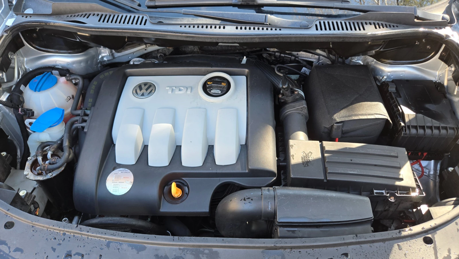 VW Touran Отличен, снимка 16 - Автомобили и джипове - 54115634