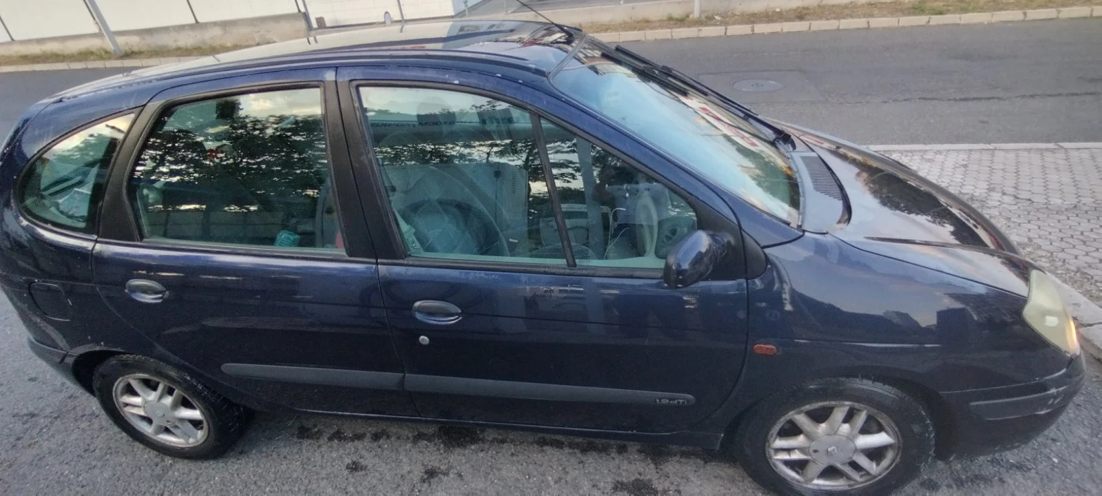 Renault Scenic 1.9, снимка 2 - Автомобили и джипове - 54618628