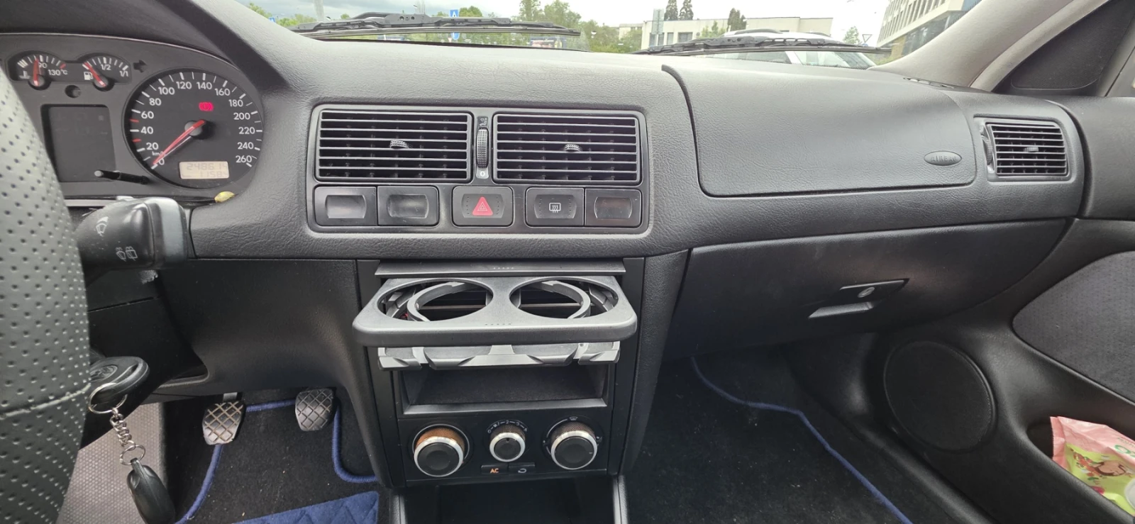 VW Golf 4 1.6SR, снимка 9 - Автомобили и джипове - 54660227