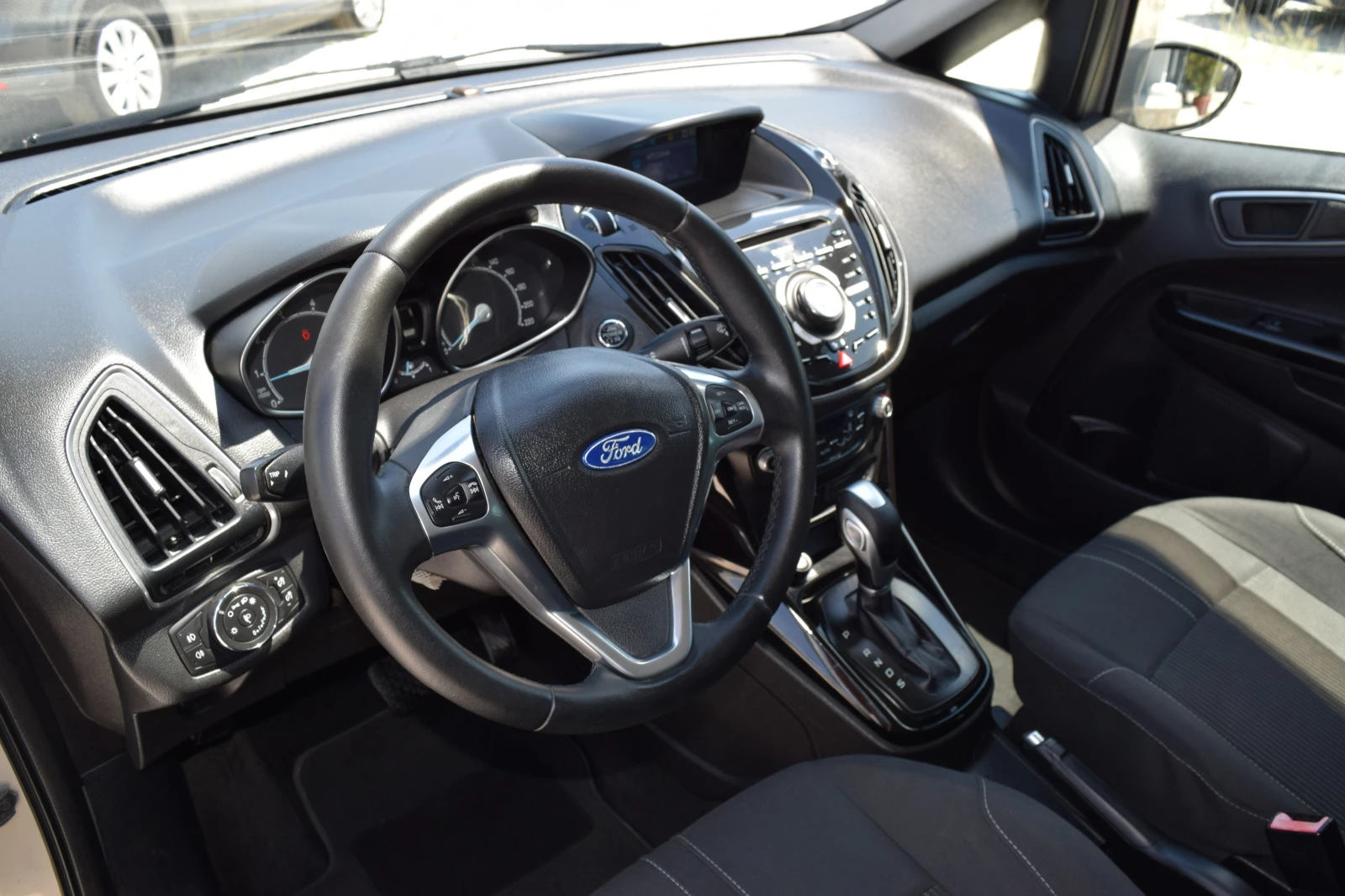 Ford B-Max 1.6i* 105kc* Автоматик* Euro5B* Keyless, снимка 10 - Автомобили и джипове - 55235061