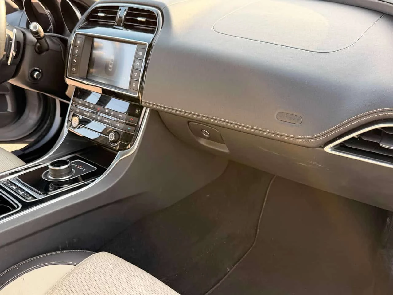 Jaguar XE * R Sport * CARFAX * ��� ������������ ������ | Mobile.bg � ����������� 11