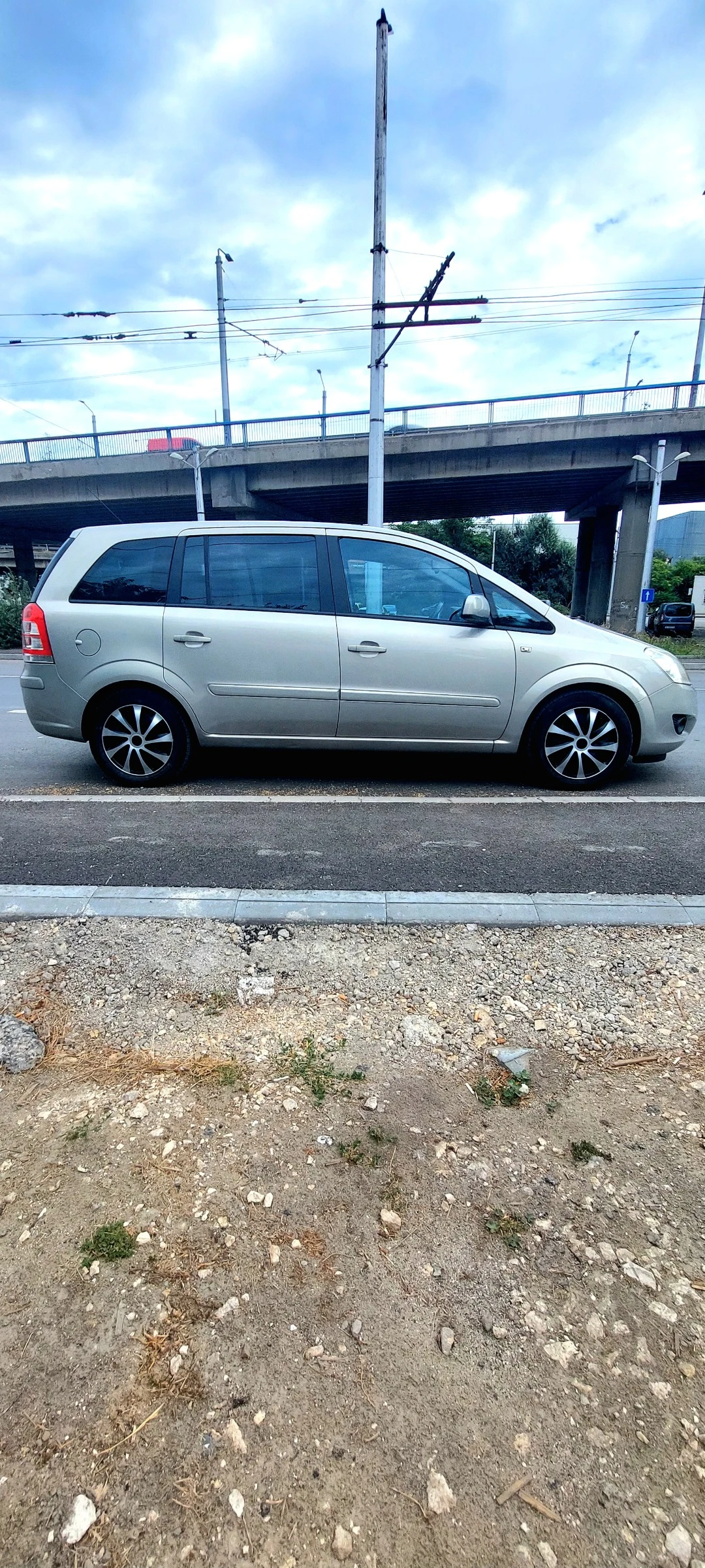 Opel Zafira 1.8i 140к.с 7 места Климатик, снимка 3 - Автомобили и джипове - 55737180