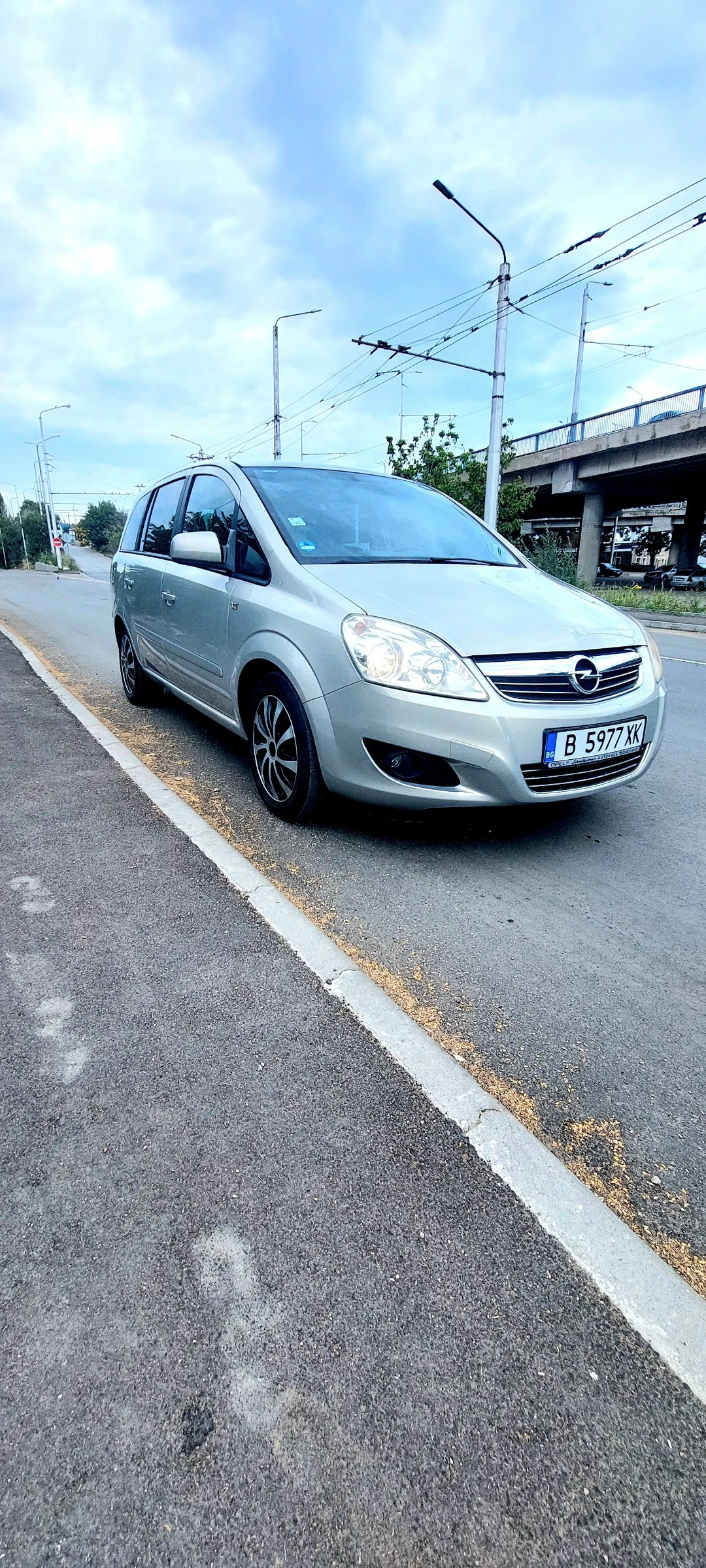 Opel Zafira 1.8i 140к.с 7 места Климатик, снимка 2 - Автомобили и джипове - 55737180