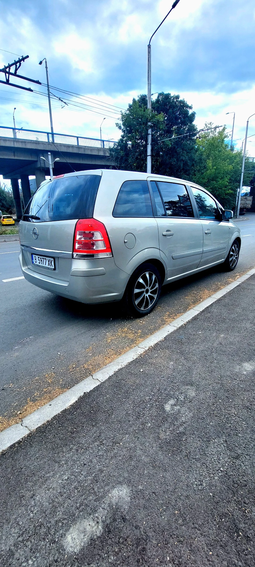 Opel Zafira 1.8i 140к.с 7 места Климатик, снимка 4 - Автомобили и джипове - 55737180