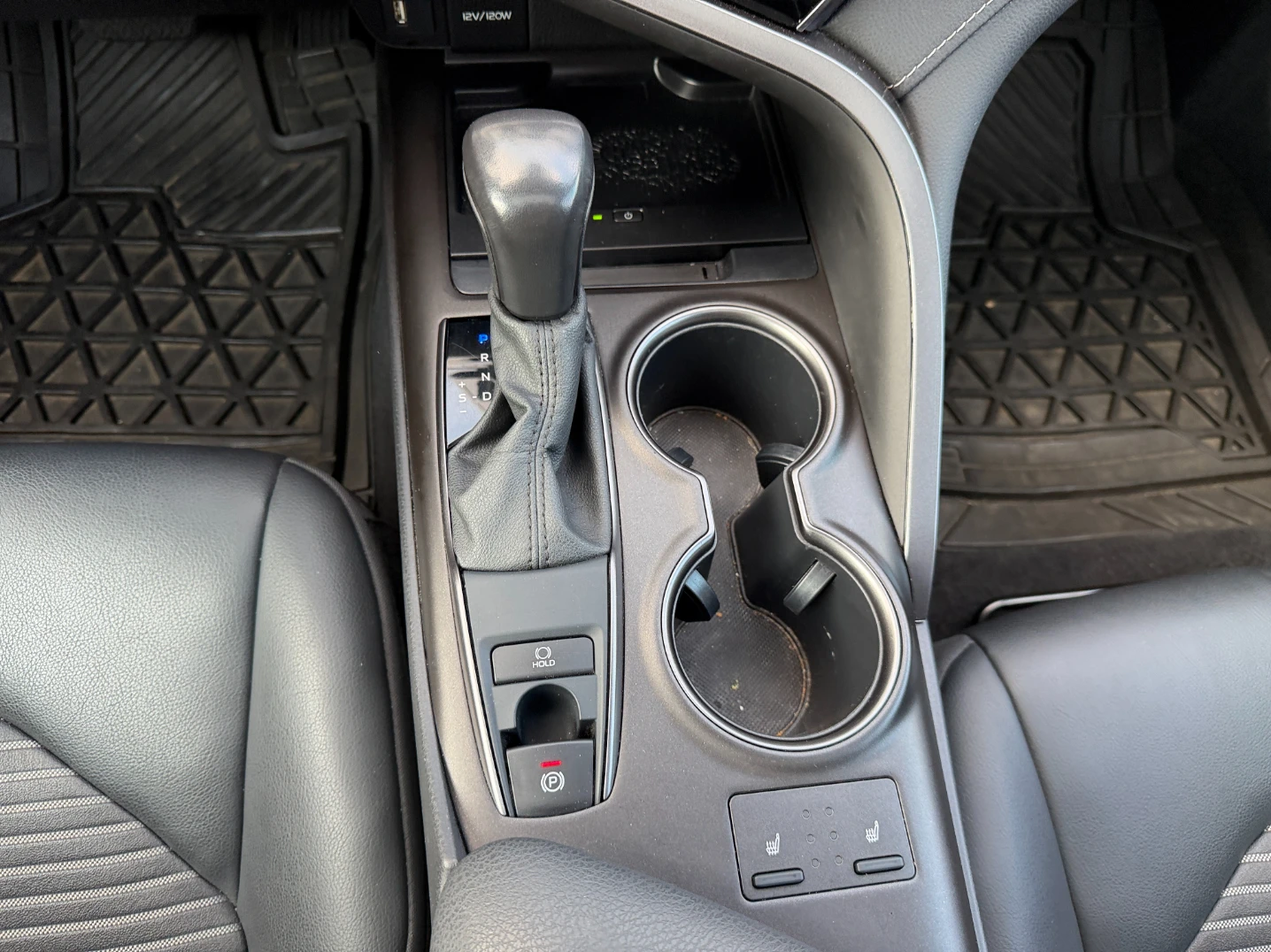 Toyota Camry SE / АВТОКРЕДИТ, снимка 14 - Автомобили и джипове - 55790405