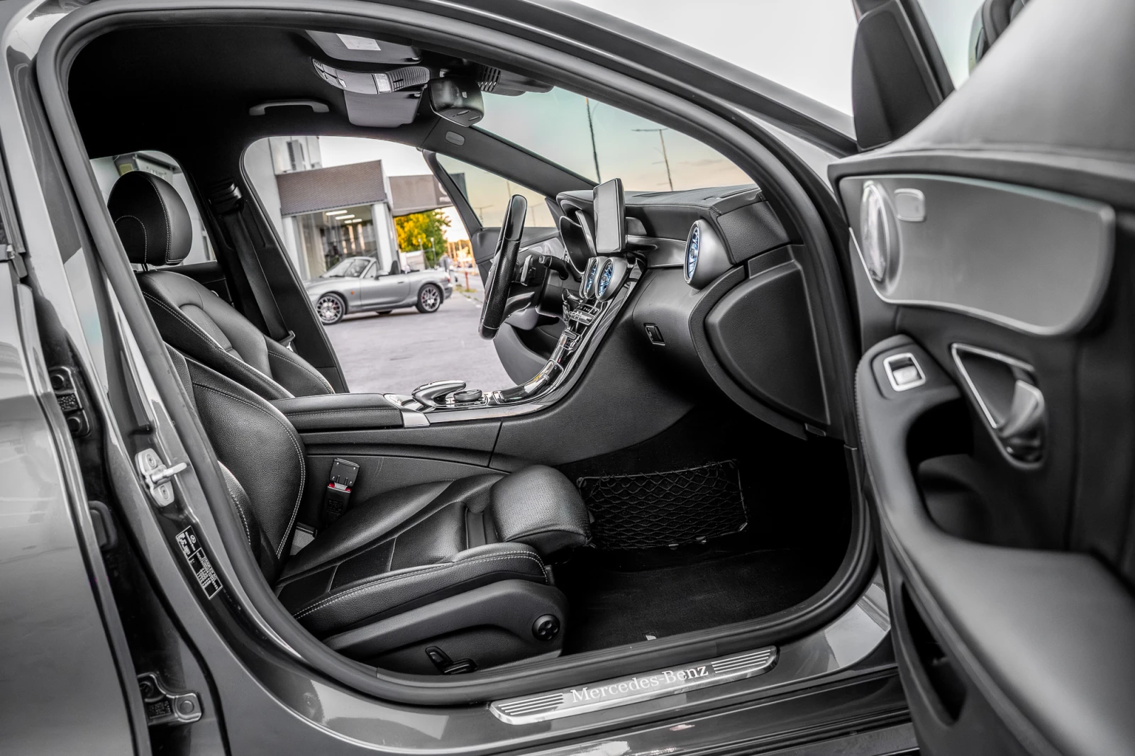 Mercedes-Benz C 220 AMG* Head-Up* Burmester* Ambient, снимка 11 - Автомобили и джипове - 55991821