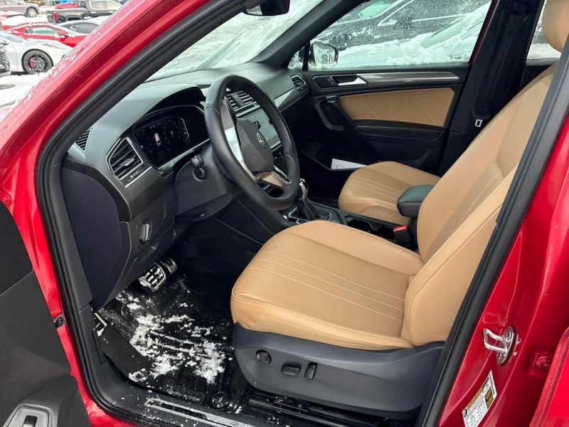 VW Tiguan * Comfortline R Line Black Edition * CARFAX * , снимка 5 - Автомобили и джипове - 53243985