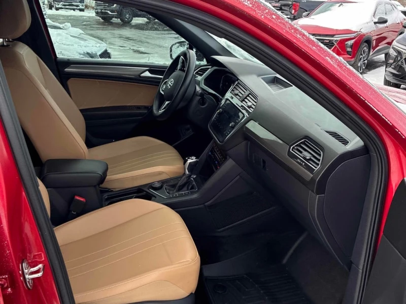 VW Tiguan * Comfortline R Line Black Edition * CARFAX * , снимка 15 - Автомобили и джипове - 53243985