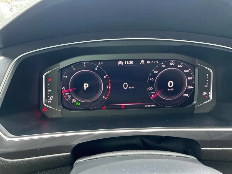 VW Tiguan * Comfortline R Line Black Edition * CARFAX * , снимка 8 - Автомобили и джипове - 53243985