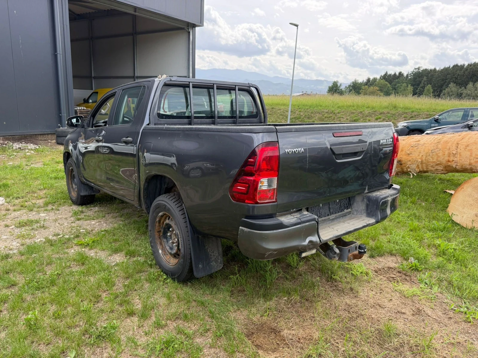 Toyota Hilux 2.4 d4d, снимка 8 - Автомобили и джипове - 54952763