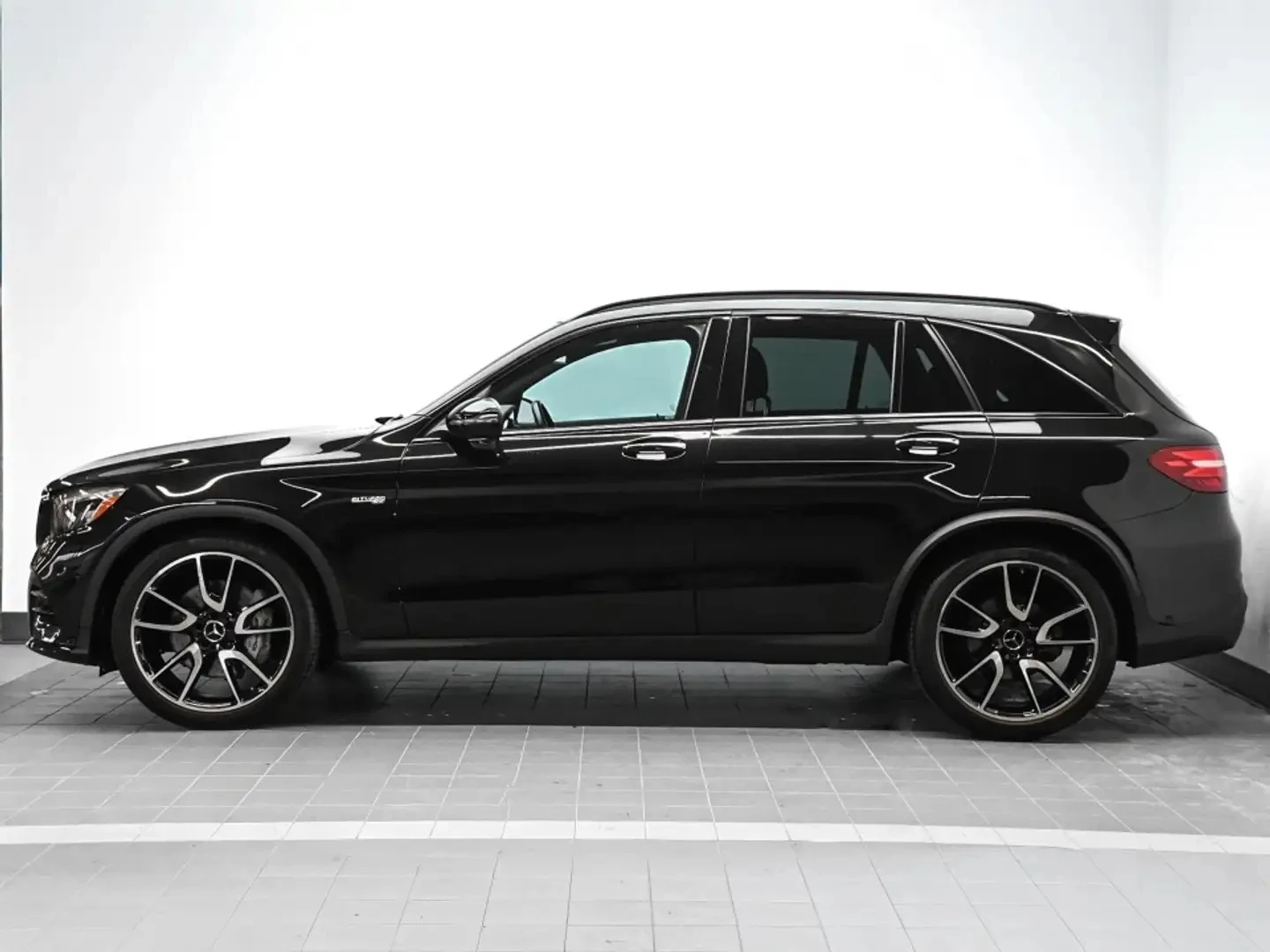 Mercedes-Benz GLC 43 AMG ЦЕНА ДО БЪЛГАРИЯ АВТОКРЕДИТ, снимка 2 - Автомобили и джипове - 55503824