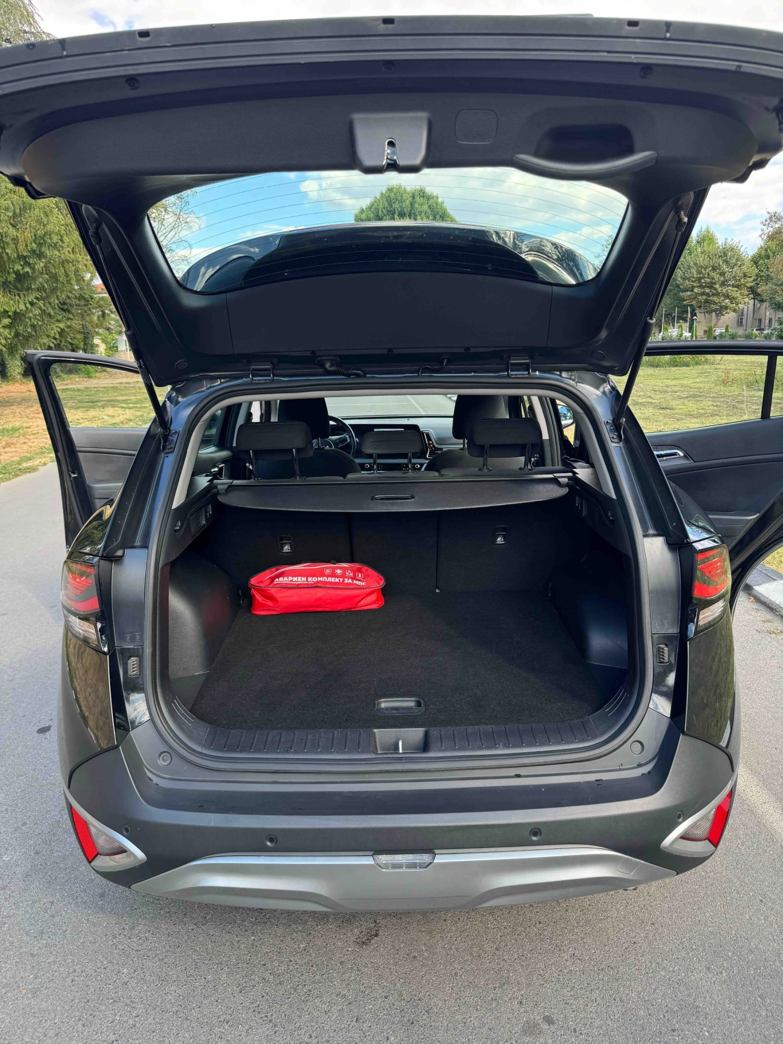 Kia Sportage 1.6 CRDi, снимка 10 - Автомобили и джипове - 56129935