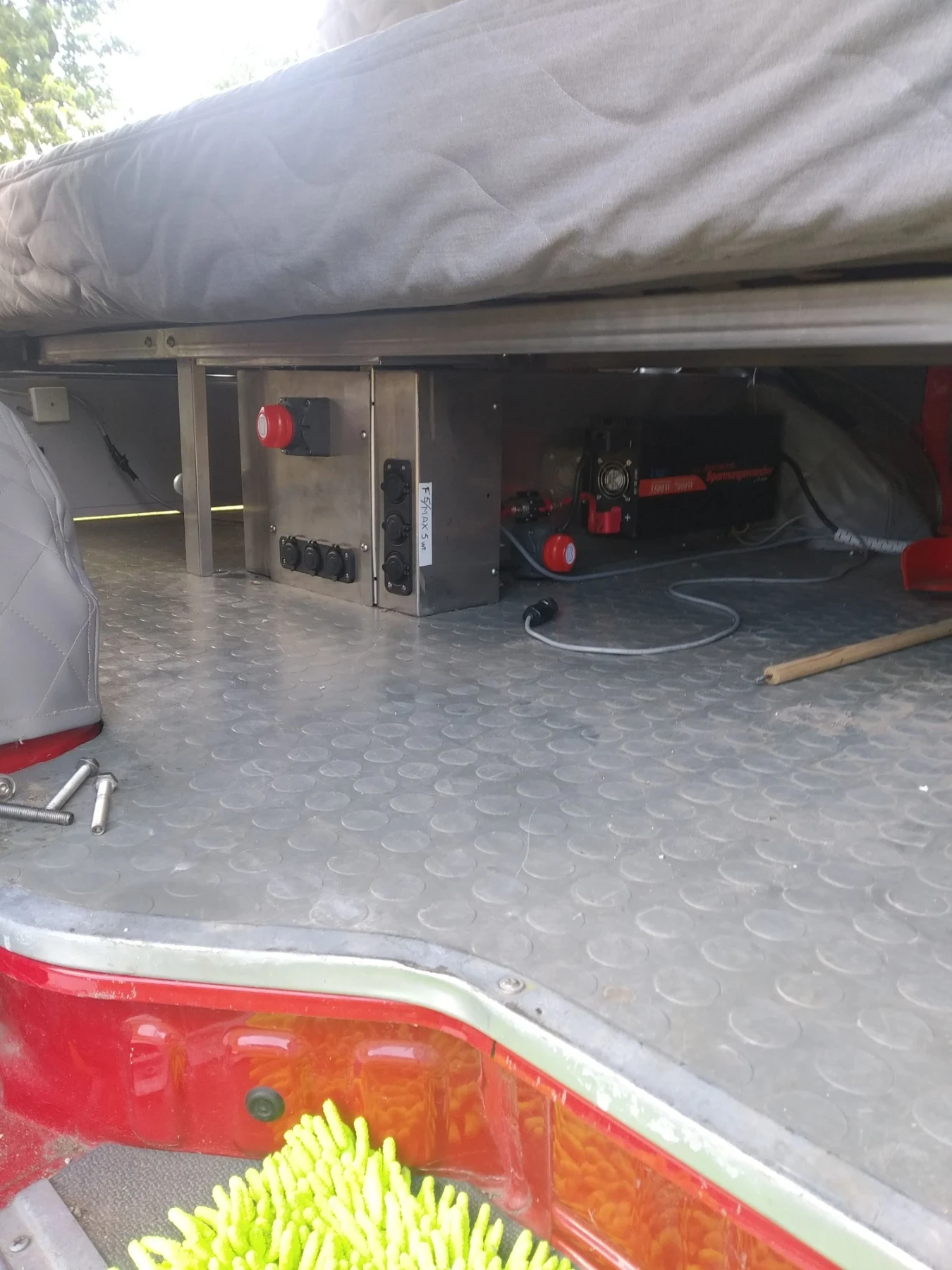 Toyota Hiace  - изображение 10