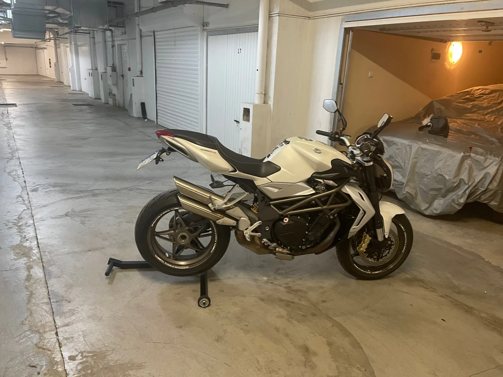 MV Agusta Brutale 990R - 14000 лв. до 06.05.25г. - изображение 2
