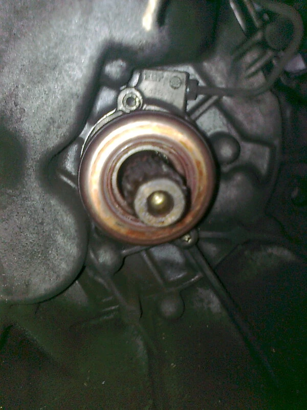 лагер помпа за Saab 9-3 на части седан