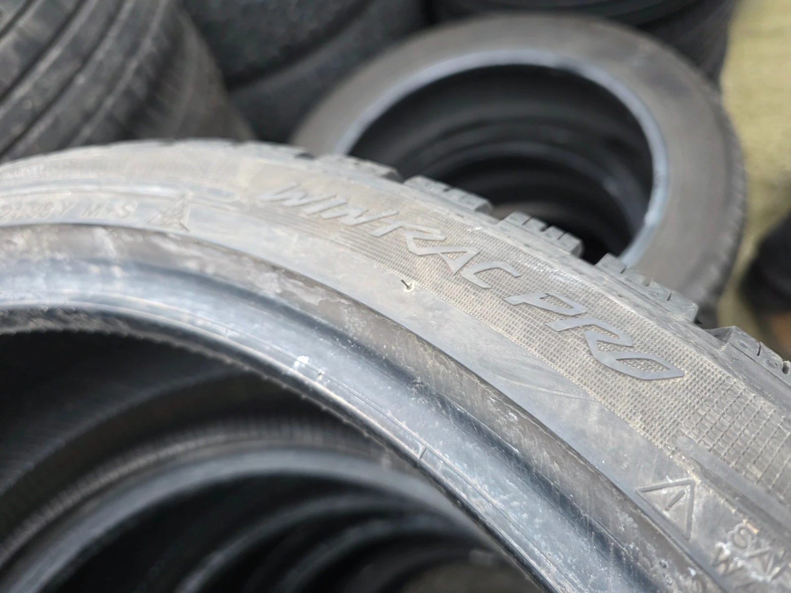 Гуми Зимни 255/35R21, снимка 10 - Гуми и джанти - 53982911