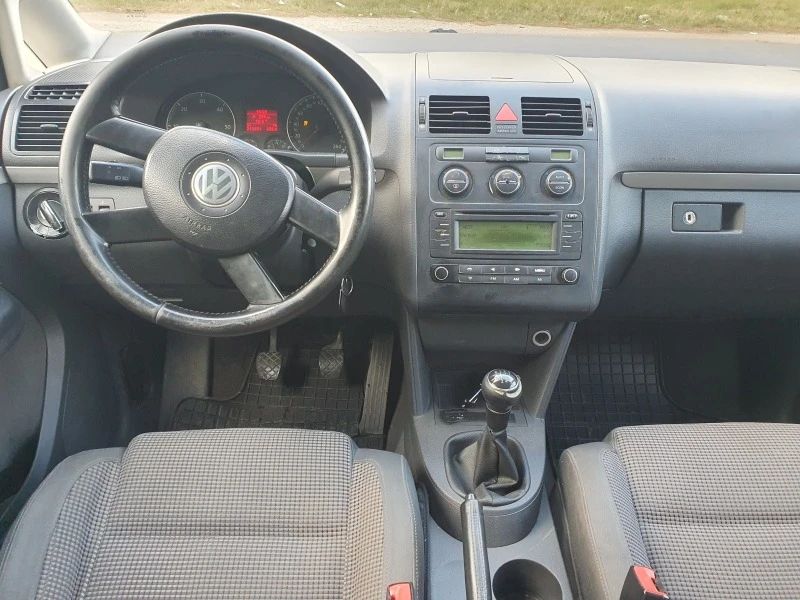 VW Touran, снимка 16 - Автомобили и джипове - 47487750