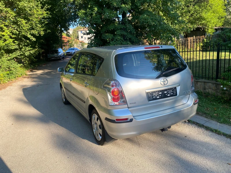 Toyota Corolla verso 1.8 VVTI, снимка 3 - Автомобили и джипове - 47529339