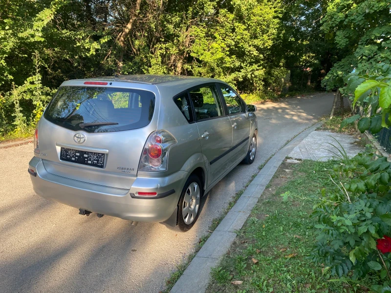 Toyota Corolla verso 1.8 VVTI, снимка 4 - Автомобили и джипове - 47529339