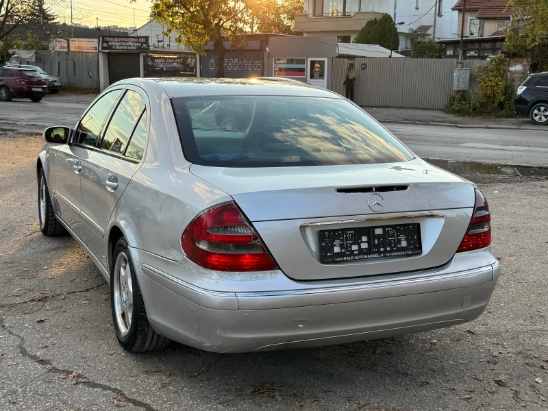 Mercedes-Benz E 220, снимка 2 - Автомобили и джипове - 47583415