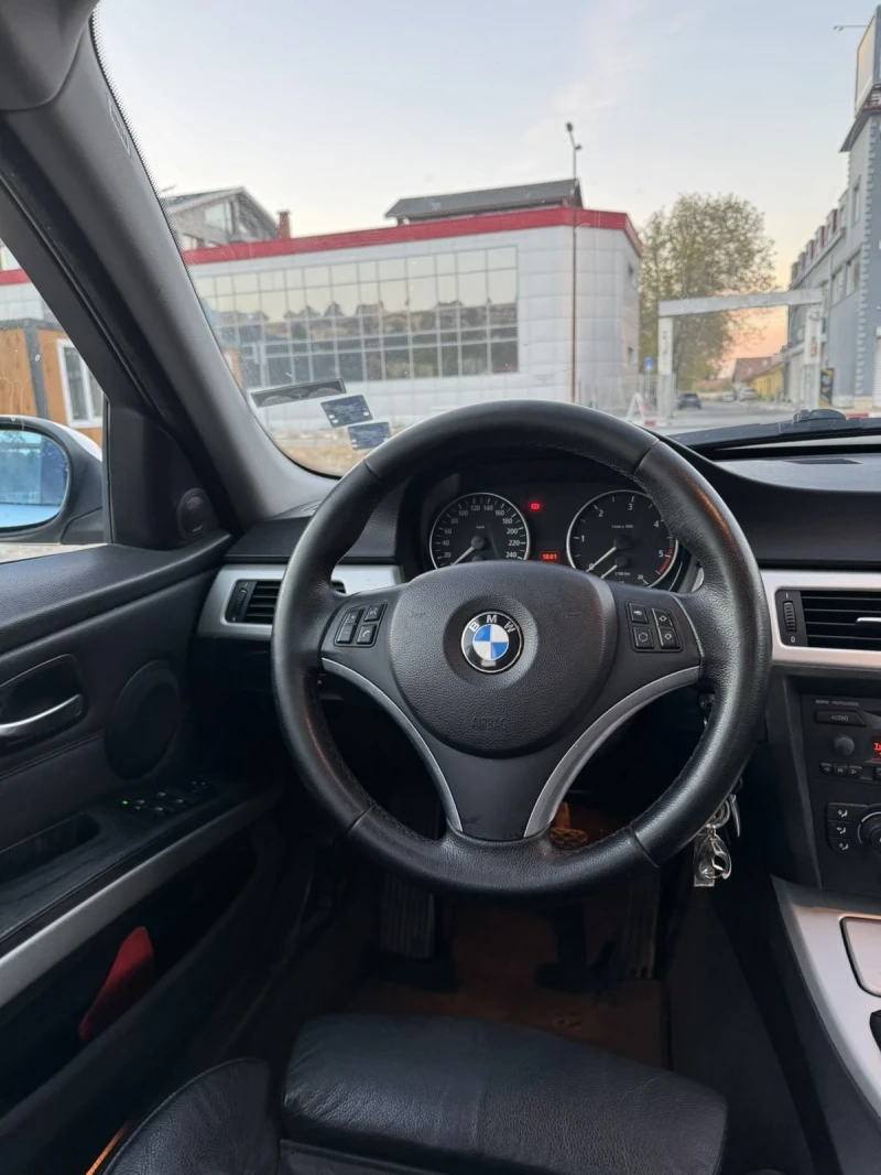 BMW 320, снимка 12 - Автомобили и джипове - 47945796