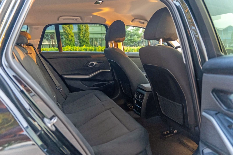 BMW 318 d Facelift Гаранционен само на 62 хил.км., снимка 14 - Автомобили и джипове - 50994793