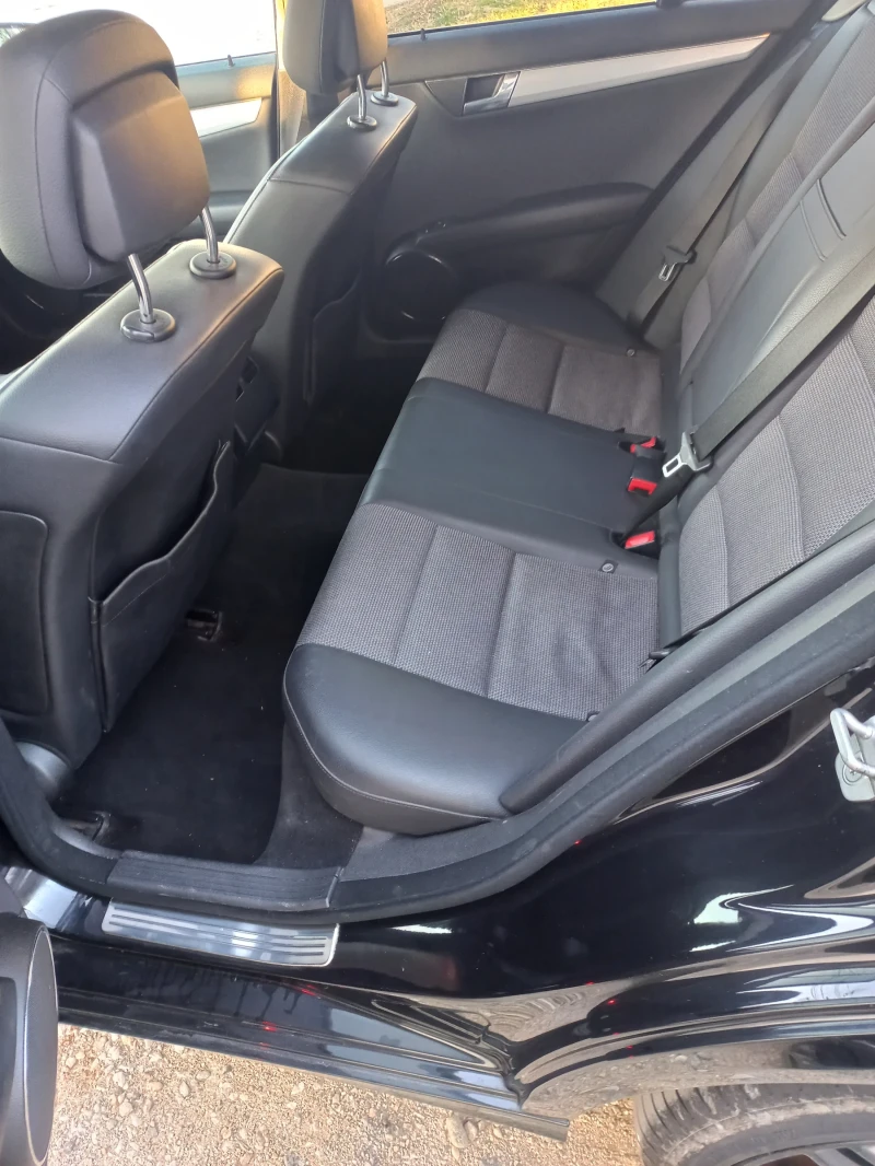 Mercedes-Benz C 220, снимка 12 - Автомобили и джипове - 52171092