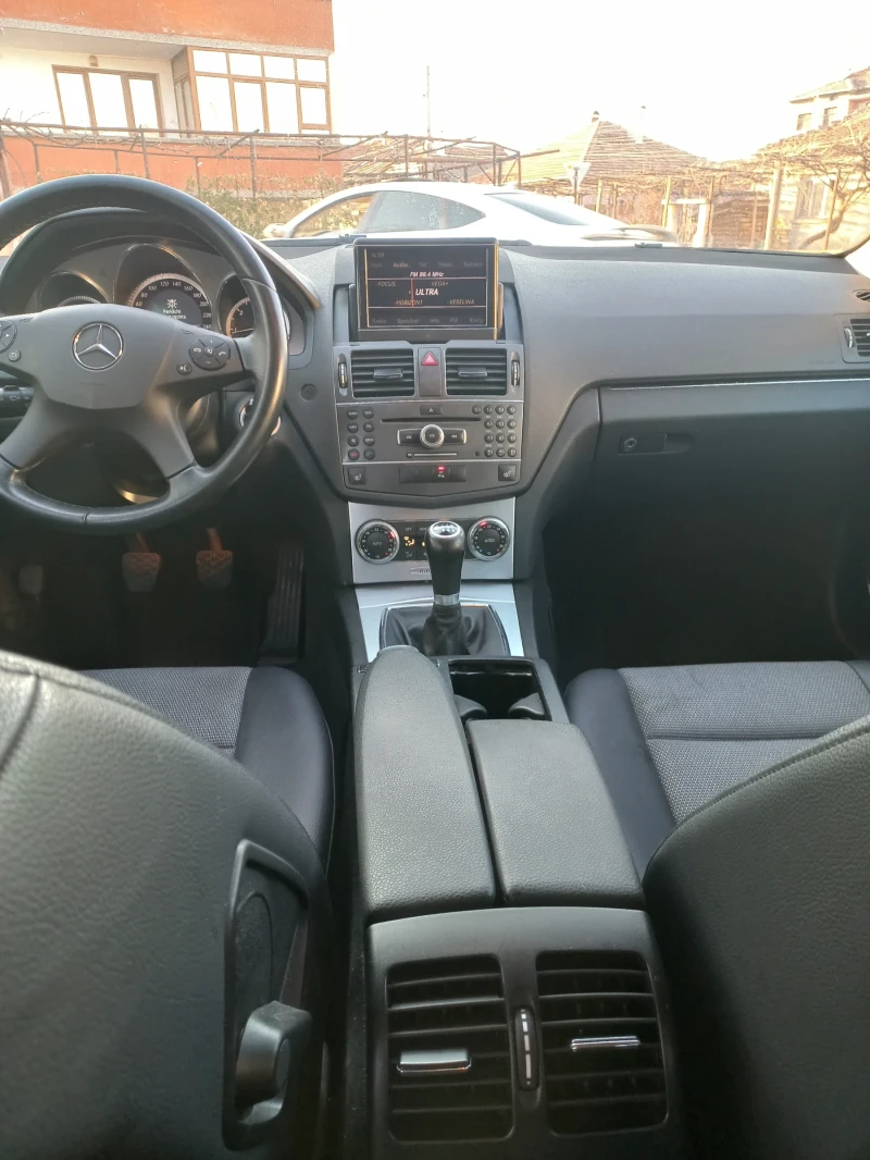 Mercedes-Benz C 220, снимка 11 - Автомобили и джипове - 52171092