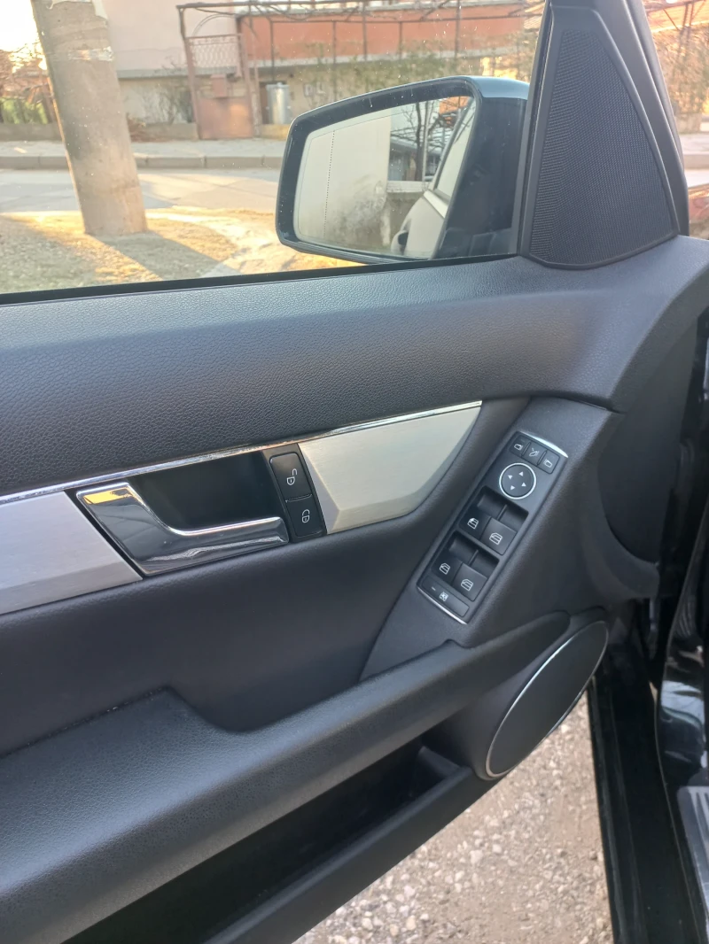 Mercedes-Benz C 220, снимка 9 - Автомобили и джипове - 52171092