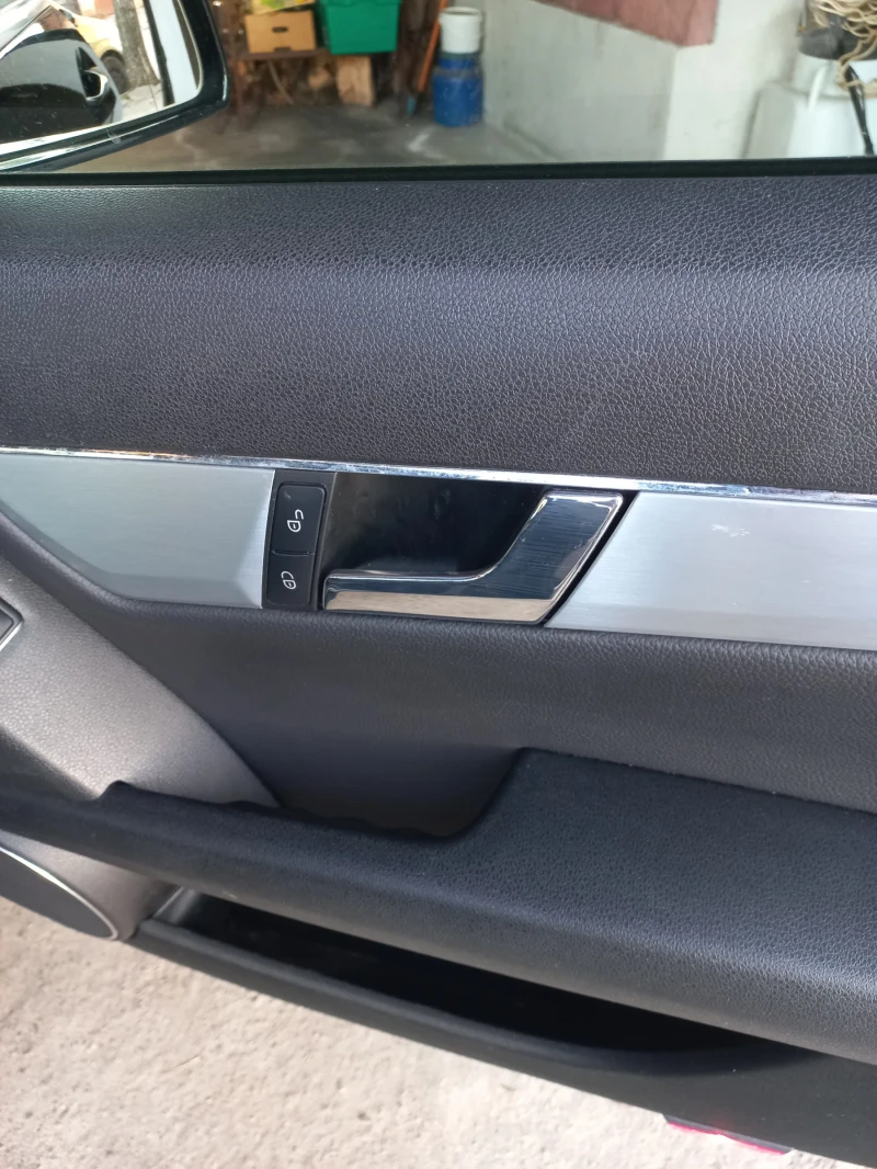 Mercedes-Benz C 220, снимка 13 - Автомобили и джипове - 52171092