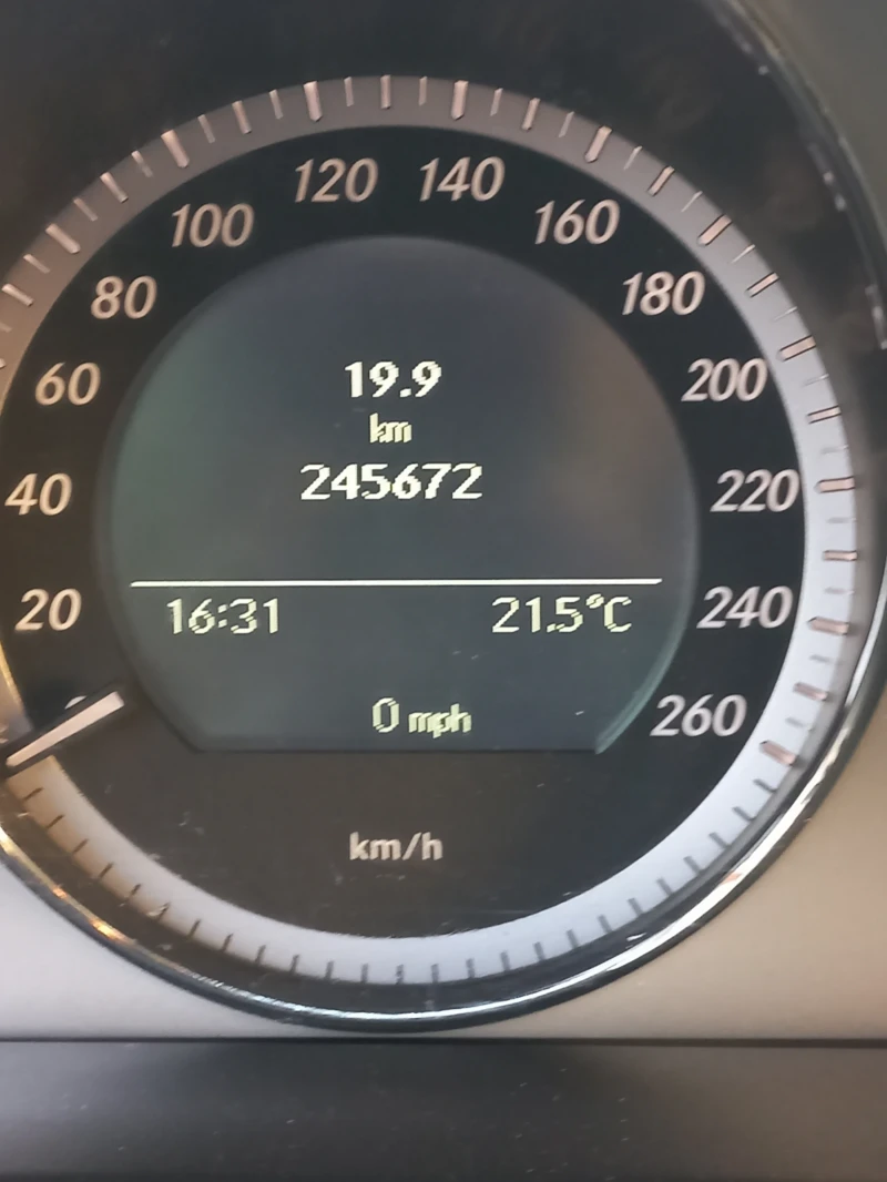Mercedes-Benz C 220, снимка 7 - Автомобили и джипове - 52171092