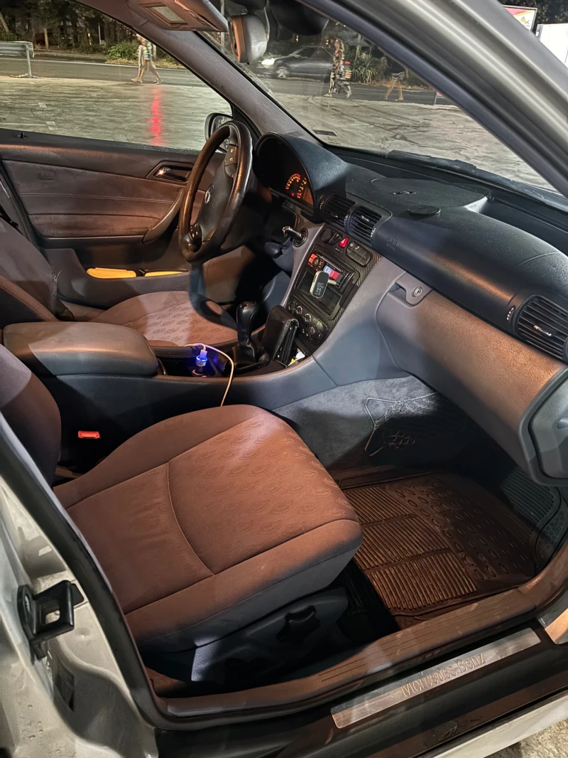 Mercedes-Benz C 200 Компресор , снимка 5 - Автомобили и джипове - 52142990