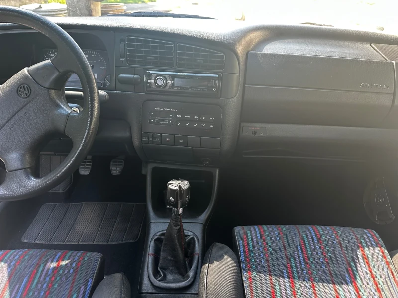 VW Golf Golf 3 1.8 90кс, снимка 4 - Автомобили и джипове - 52570482