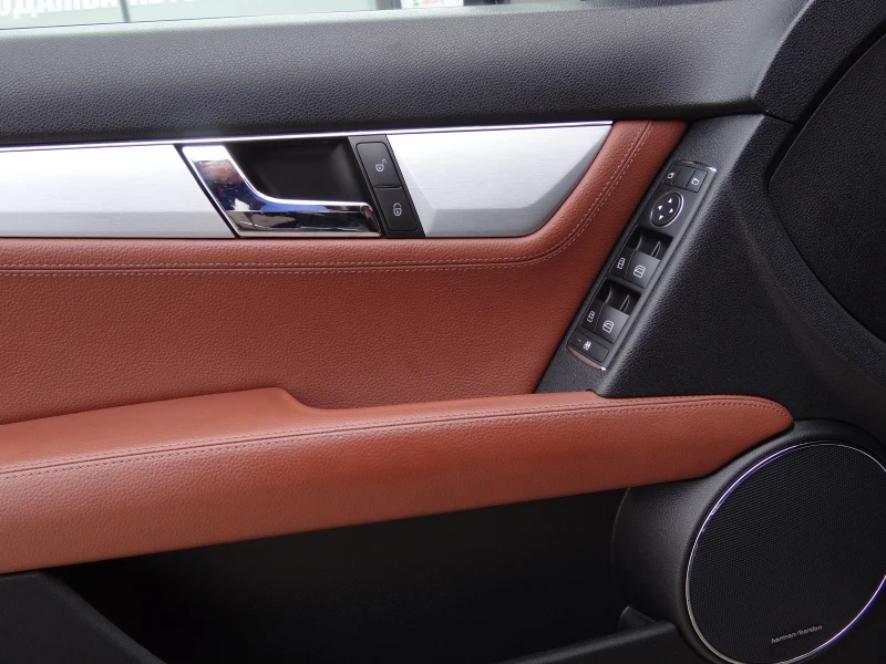 Mercedes-Benz C 320 cdi - 224k.c. /Auto/Navi/Koja/Xenon/Euro-4/, снимка 14 - Автомобили и джипове - 53595879