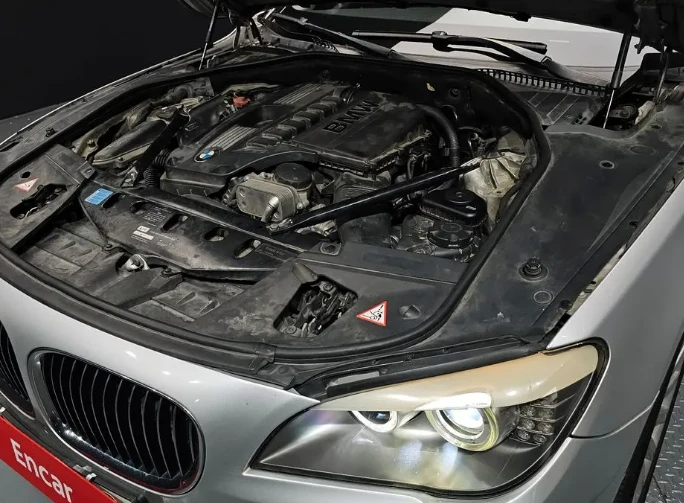 BMW 740  - изображение 6