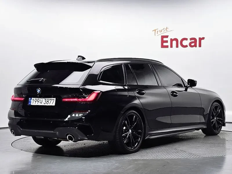 BMW 320 D Touring M Sports, снимка 2 - Автомобили и джипове - 55810835