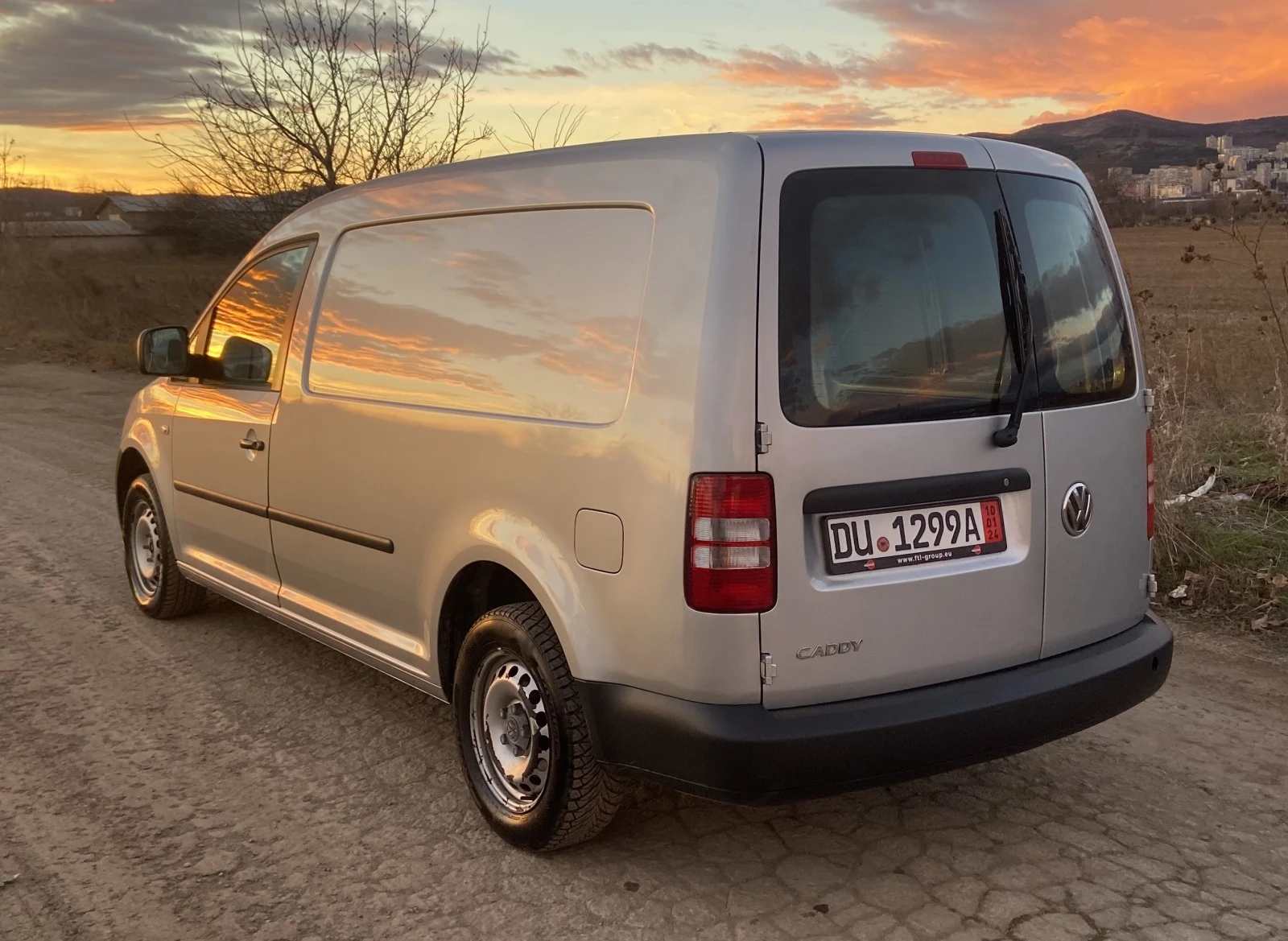 VW Caddy MAXI* 1.6 Tdi* AIRCO - изображение 6