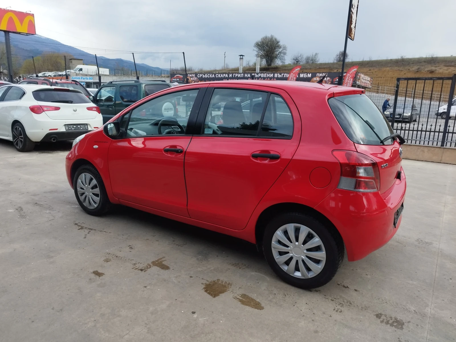 Toyota Yaris 1.0i - изображение 7
