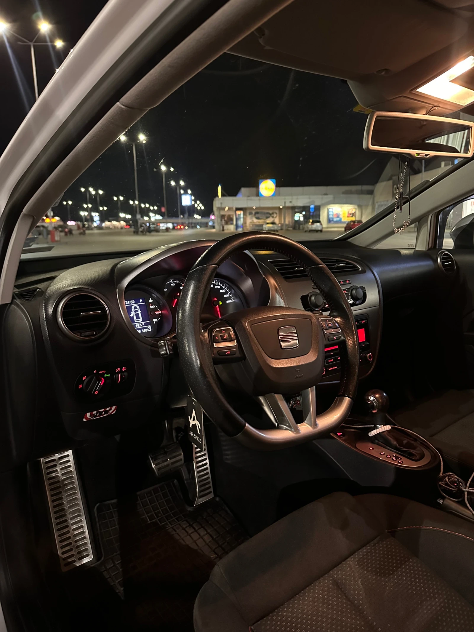 Seat Leon 2.0 TDI FR 170к.с DSG6 SWISS - изображение 10