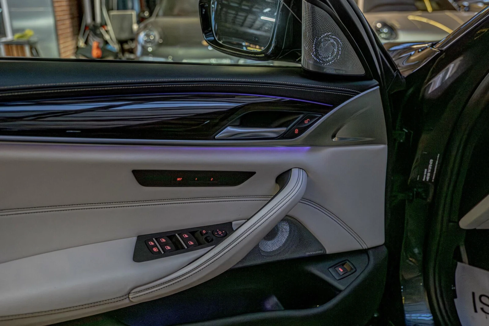 BMW M5 4.4 V8/Bower&Wilkins/HuD/Soft Close/Камера 360 - изображение 8