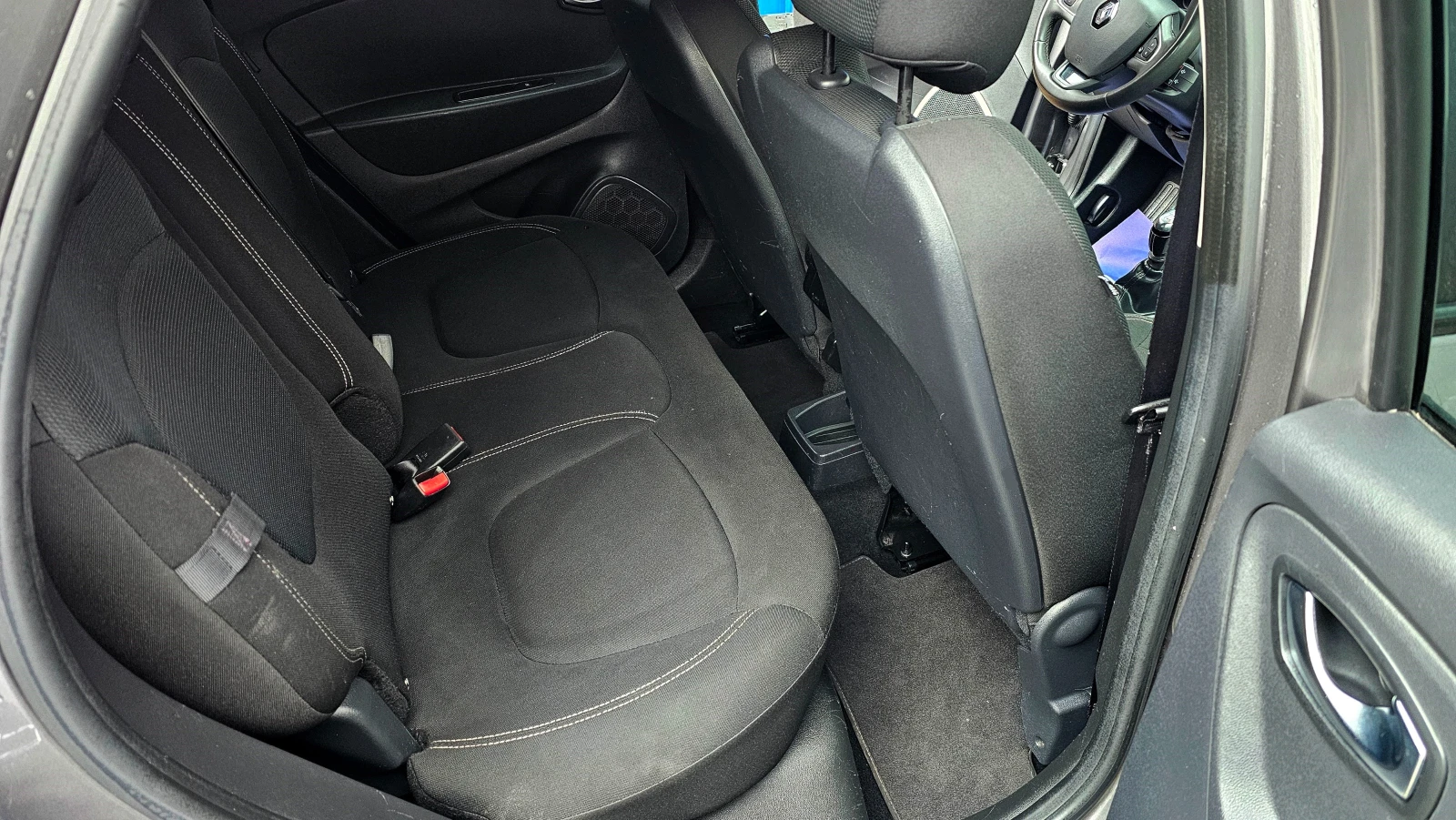 Renault Captur 1.5DCI-110kc, снимка 11 - Автомобили и джипове - 53961294